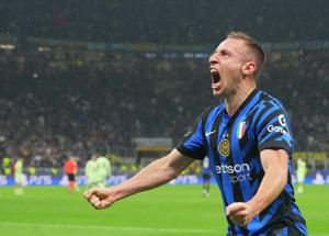 Inter leggendaria in finale di Champions: 4-3 e il Barcellona finisce in ginocchio