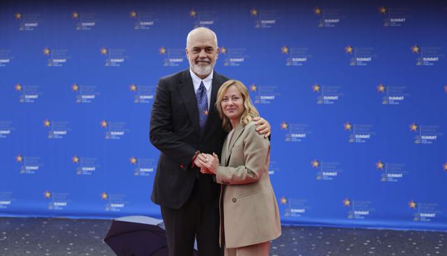 Meloni: "Avanti con la riunificazione dell'Unione europea. E l'Albania ne fa parte come l'Italia"