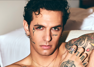 Achille Lauro brilla sul palco, meno nei suoi business: ma nel mattone la sua Dmre srl sfiora i 710mila euro di ricavi