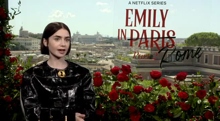 "Emily in Paris" a Roma, Lily Collins: finalmente lascia il telefono
