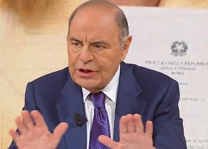 Garlasco, Lovati fa lo show a Porta a Porta: "Programma di intrattenimento". Vespa spazientito: "Non siamo ad Affari tuoi"