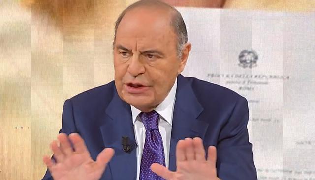 Porta a Porta compie 30 anni, ma Vespa resta senza contratto con la Rai. Poi la bomba su Mediaset: "Mi hanno chiamato e..."