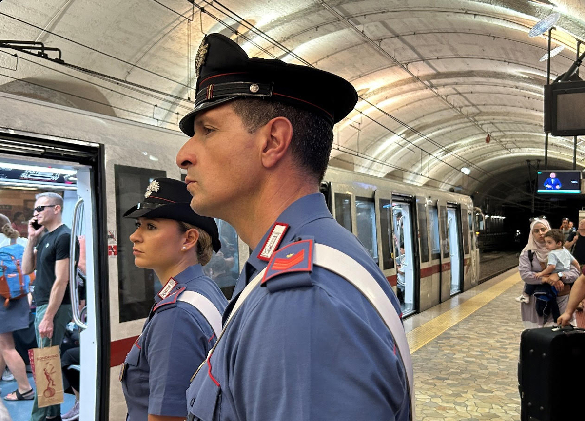 Carabinieri in metro Carabinieri in metro