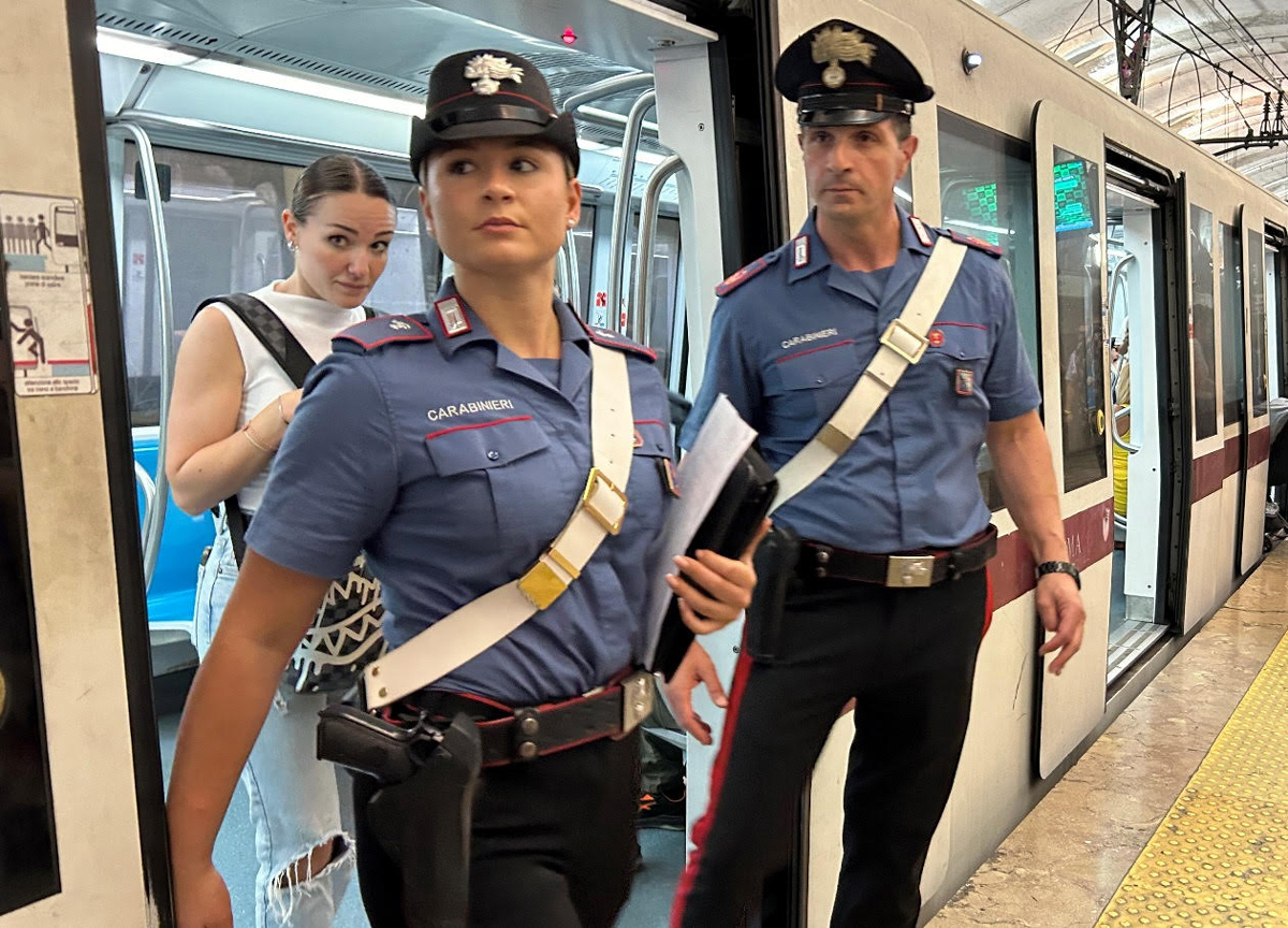 Carabinieri in metro Carabinieri in metro