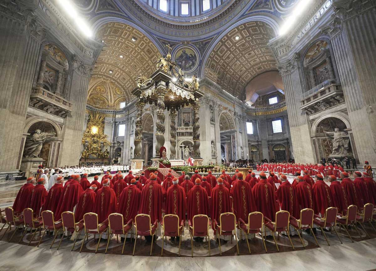 https://www.affaritaliani.it/static/upl2024/card/0000/cardinali-san-pietro1.jpg