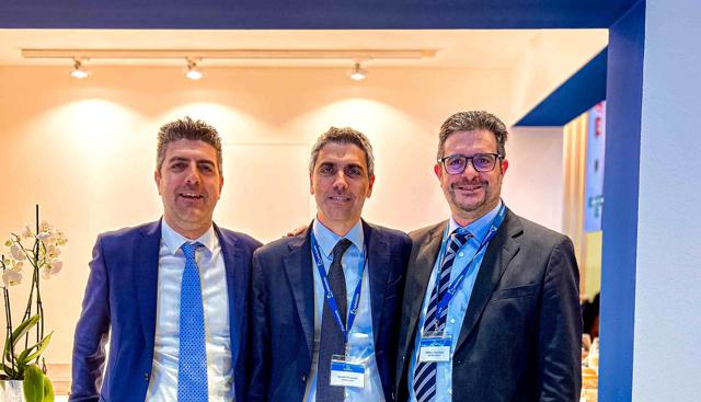 Il Gruppo Marazzato a, fianco del giovani talenti EUCYS - da sinistra a destra: Luca, Davide, Alberto Marazzato Il Gruppo Marazzato a, fianco del giovani talenti EUCYS - da sinistra a destra: Luca, Davide, Alberto Marazzato