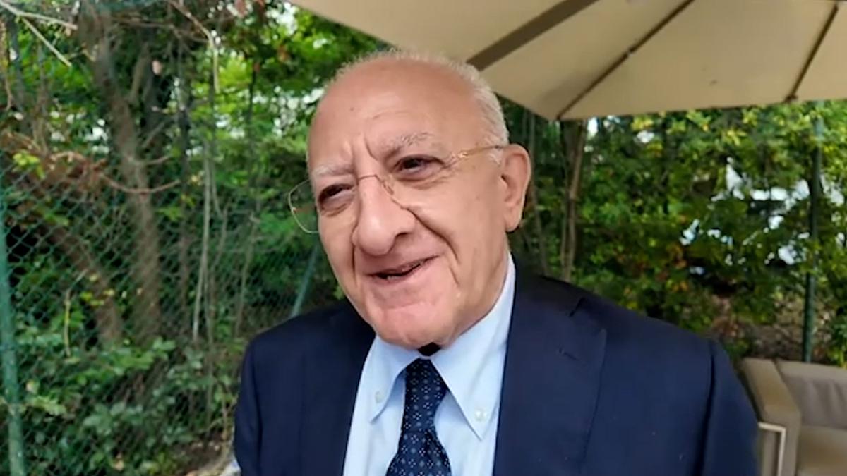 Caso Boccia-Sangiuliano, nuovo show di De Luca: "La linea di Meloni? Dio, patria, famiglia e... Beautiful"