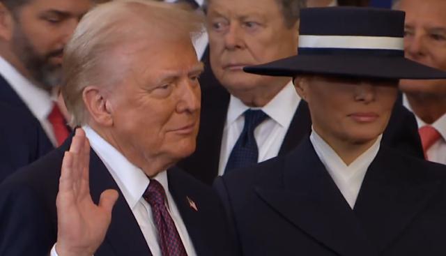 Donald Trump giuramento Donald Trump giuramento