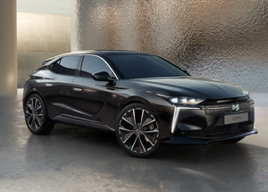 DS NÂ°4, lâ€™avanguardia elettrificata del lusso francese: eleganza, tecnologia e prestazioni per la nuova berlina compatta premium