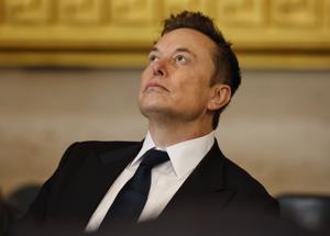 L'ultima di Musk, un robot chirurgo: "CosÃ¬ porremo fine alla povertÃ ". Il Ceo di Tesla lancia Optimus