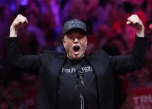 Tesla non vuole perdere Musk: super premio da 30 miliardi in azioni per trattenerlo a capo dell'azienda Tesla non vuole perdere Musk: super premio da 30 miliardi in azioni per trattenerlo a capo dell'azienda