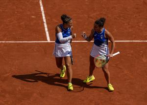 Tennis, trionfo azzurro in doppio: Errani-Paolini scrivono la storia e vincono il Roland Garros