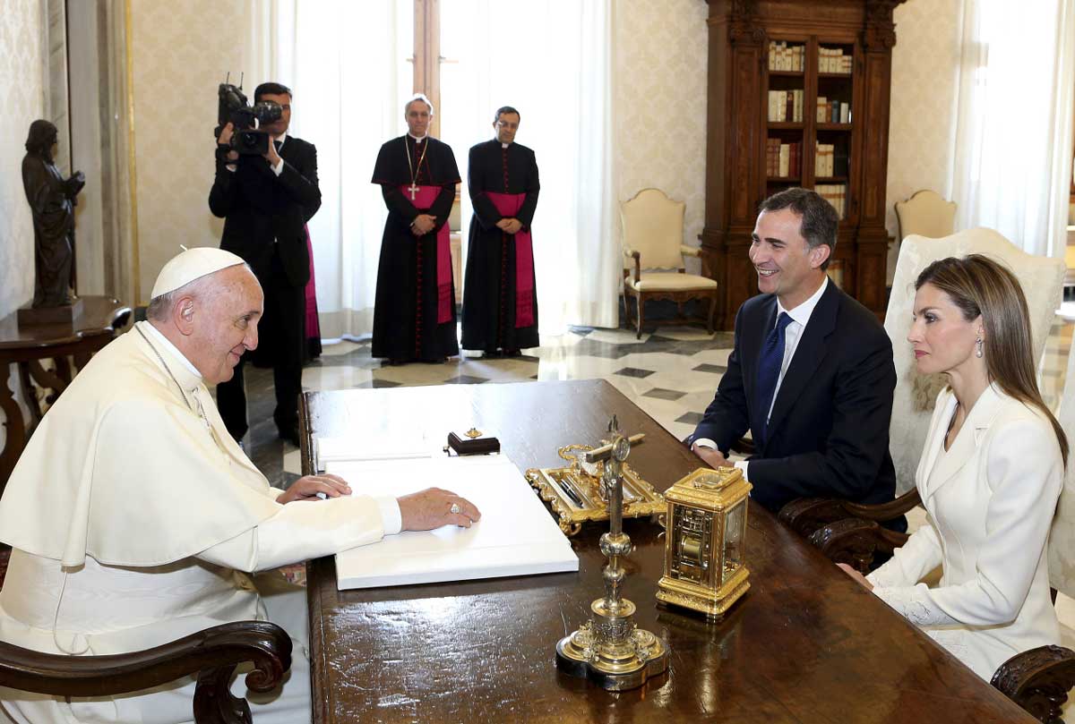 Felipe e Letizia di Spagna con Papa Francesco Felipe e Letizia di Spagna con Papa Francesco