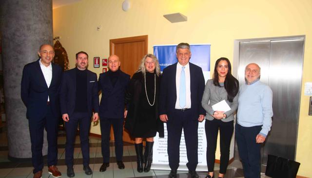 Autorità ed esperti partecipanti al Convegno sul ruolo del volontariato alla Fondazione Martinelli Autorità ed esperti partecipanti al Convegno sul ruolo del volontariato alla Fondazione Martinelli