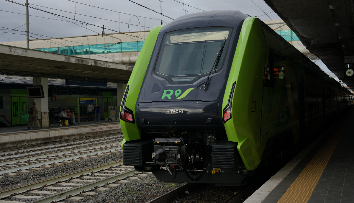 https://www.affaritaliani.it/static/upl2024/grup/0002/gruppo-fs-treno-regionale.png