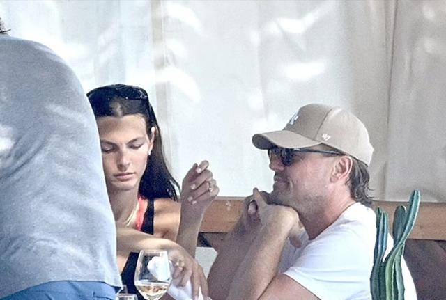 Vittoria Ceretti e Leonardo Di Caprio (fonte CHI) Vittoria Ceretti e Leonardo Di Caprio (fonte CHI)