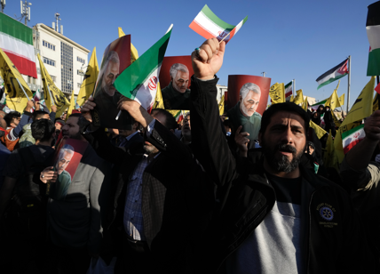 Iran, l'accusa di Israele a Teheran: solo 7 dollari al mese di sussidi ai cittadini ma 1.800 ai miliziani di Hezbollah