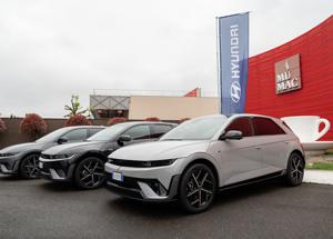 Hyundai Ioniq 5 e Inoiq 6 rivoluzionano la mobilità elettrica con la ricarica da 800 Volt