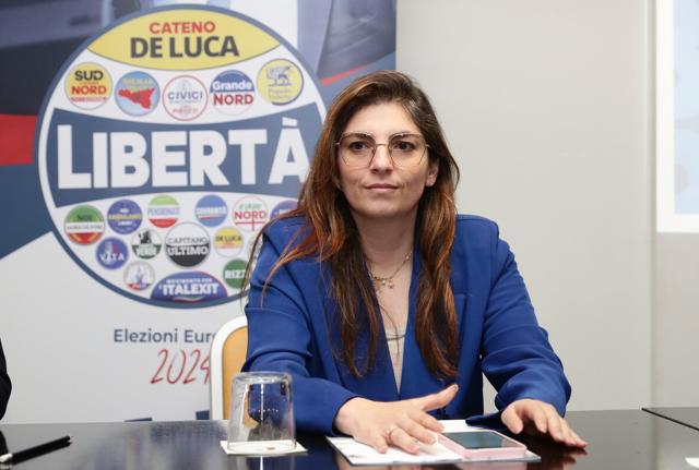 LAURA CASTELLI LAURA CASTELLI