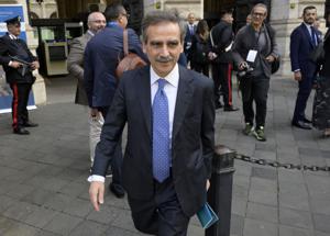 Mps conquista Mediobanca, la scalata vincente di Lovaglio: l'Ad che ha agito contro tutti di Simone Rosti