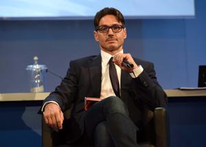 Palinsesti Mediaset, il lunedÃ¬ di Canale 5 si tinge dei colori del varietÃ  con un nuovo show? Che cosa bolle in pentola