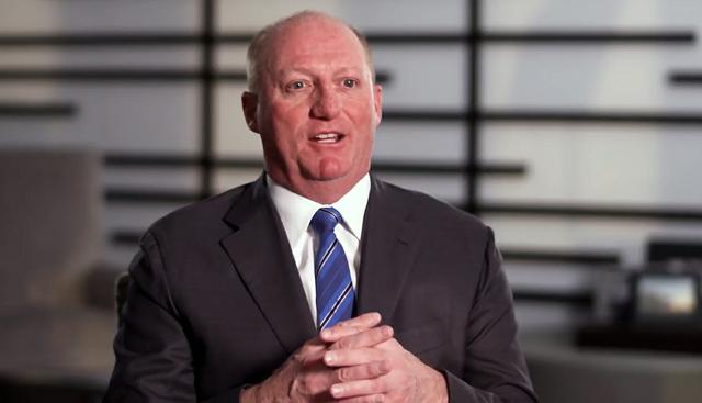 Amante dell'hockey, della famiglia e dei numeri: chi è Greg Abel, il successore designato da Buffett per Berkshire Hathaway