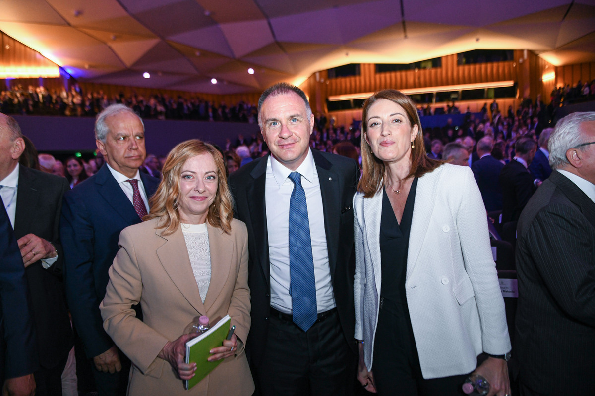 Giorgia Meloni, Emanuele Orsini Presidente Confindustria e Roberta Metsola Presidente Parlamento Europeo Giorgia Meloni, Emanuele Orsini Presidente Confindustria e Roberta Metsola Presidente Parlamento Europeo