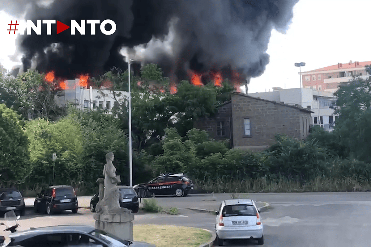 Paura a Viterbo, incendio all’Università della Tuscia: evacuato il polo del Riello Paura a Viterbo, incendio all’Università della Tuscia: evacuato il polo del Riello