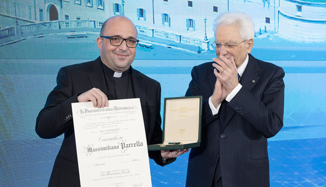 Don Massimiliano Parrella e il Presidente della Repubblica Sergio Mattarella Don Massimiliano Parrella e il Presidente della Repubblica Sergio Mattarella