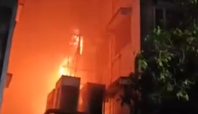 Maxi incendio in un hotel a Calcutta, bilancio tragico: 15 morti e 13 feriti. Tragedia in India