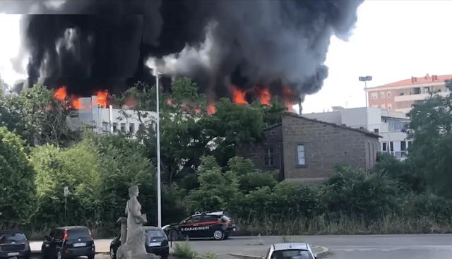 Maxi incendio all'Università della Tuscia: rogo nella facoltà di Agraria. Guarda il VIDEO