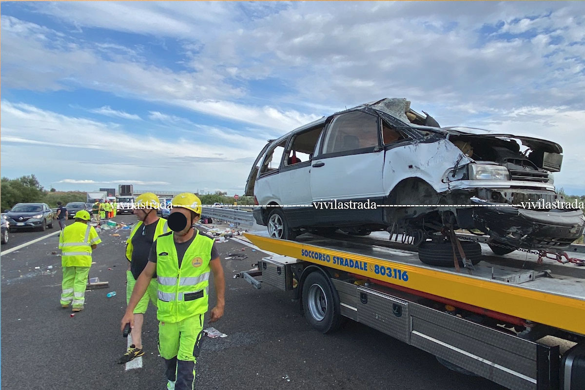 Roma caos da Affaritaliani.it roma caos sul raccordo camion si ribalta e blocca il traffico