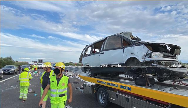 Tragico incidente sulla A1 a Barberino, scontro tra camion e auto in galleria: due morti