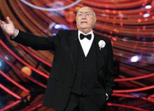 Pippo Baudo, il re della tv compie 89 anni. Dalla vita privata alla carriera (ha condotto 13 volte Sanremo)