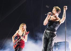 Crollano i Maneskin, più che dimezzati i ricavi della loro società. I conti della band romana ai raggi X