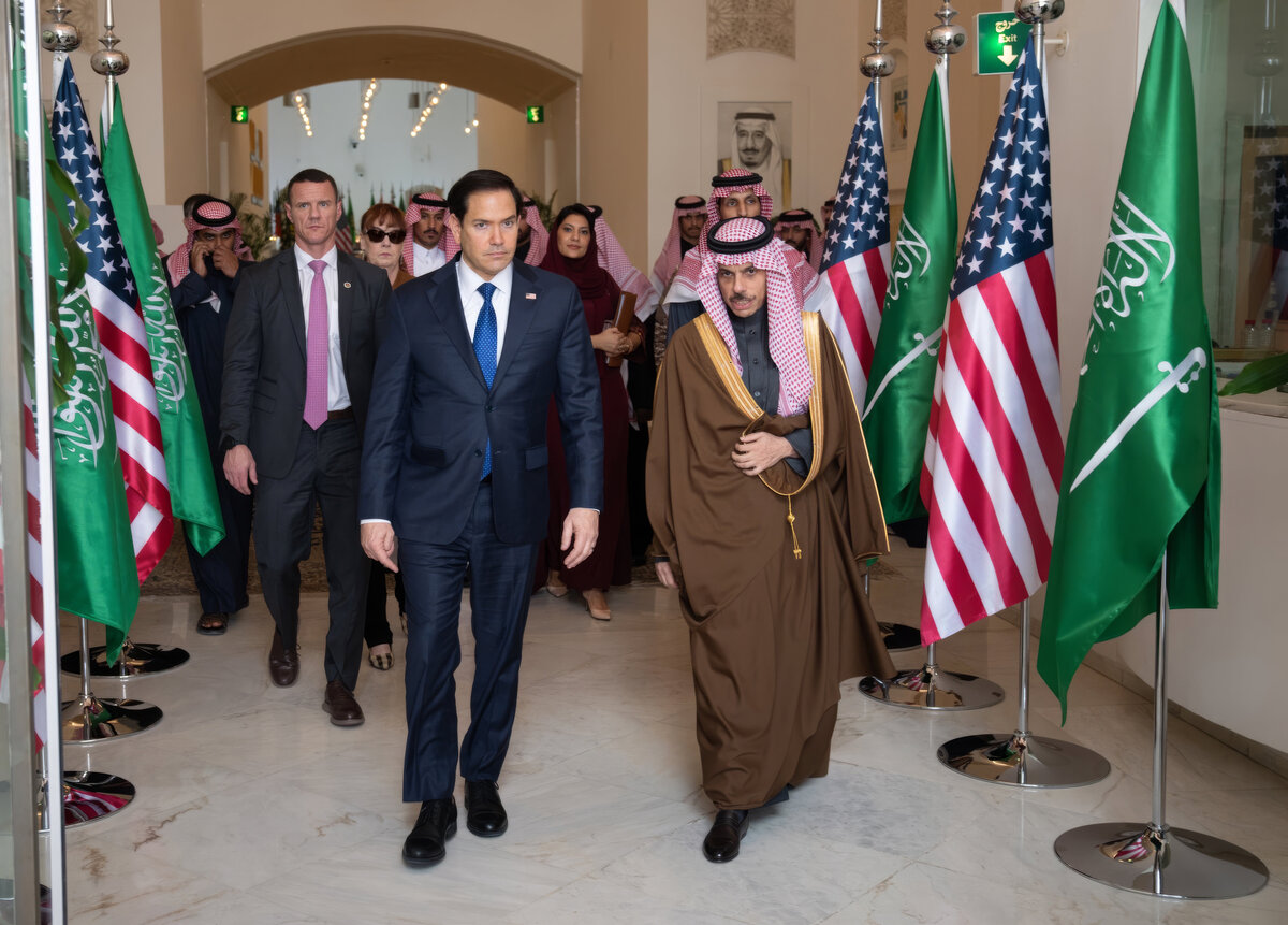 Riad, il vertice Usa-Russia per negoziare sull'Ucraina Riad, il vertice Usa-Russia per negoziare sull'Ucraina