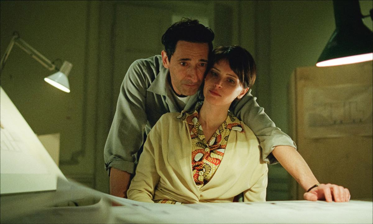 Adrien Brody e Felicity Jones in The Brutalist - Foto Ipa Adrien Brody e Felicity Jones in The Brutalist - Foto Ipa