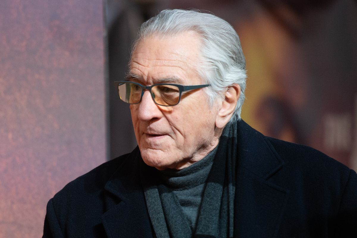 Robert De Niro, la figlia fa coming out: "Sono transgender, non è mai troppo tardi per essere onesti" Robert De Niro, la figlia fa coming out: "Sono transgender, non è mai troppo tardi per essere onesti"