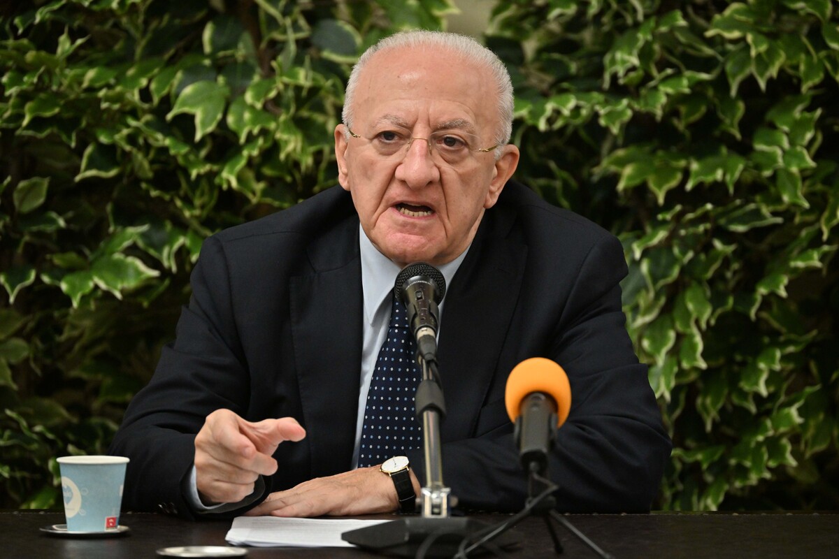 De Luca-D'Alema, il governatore campano rivendica il primo corteo pro Gaza a Napoli: "L'abbiamo fatto il 28 ottobre 2022"