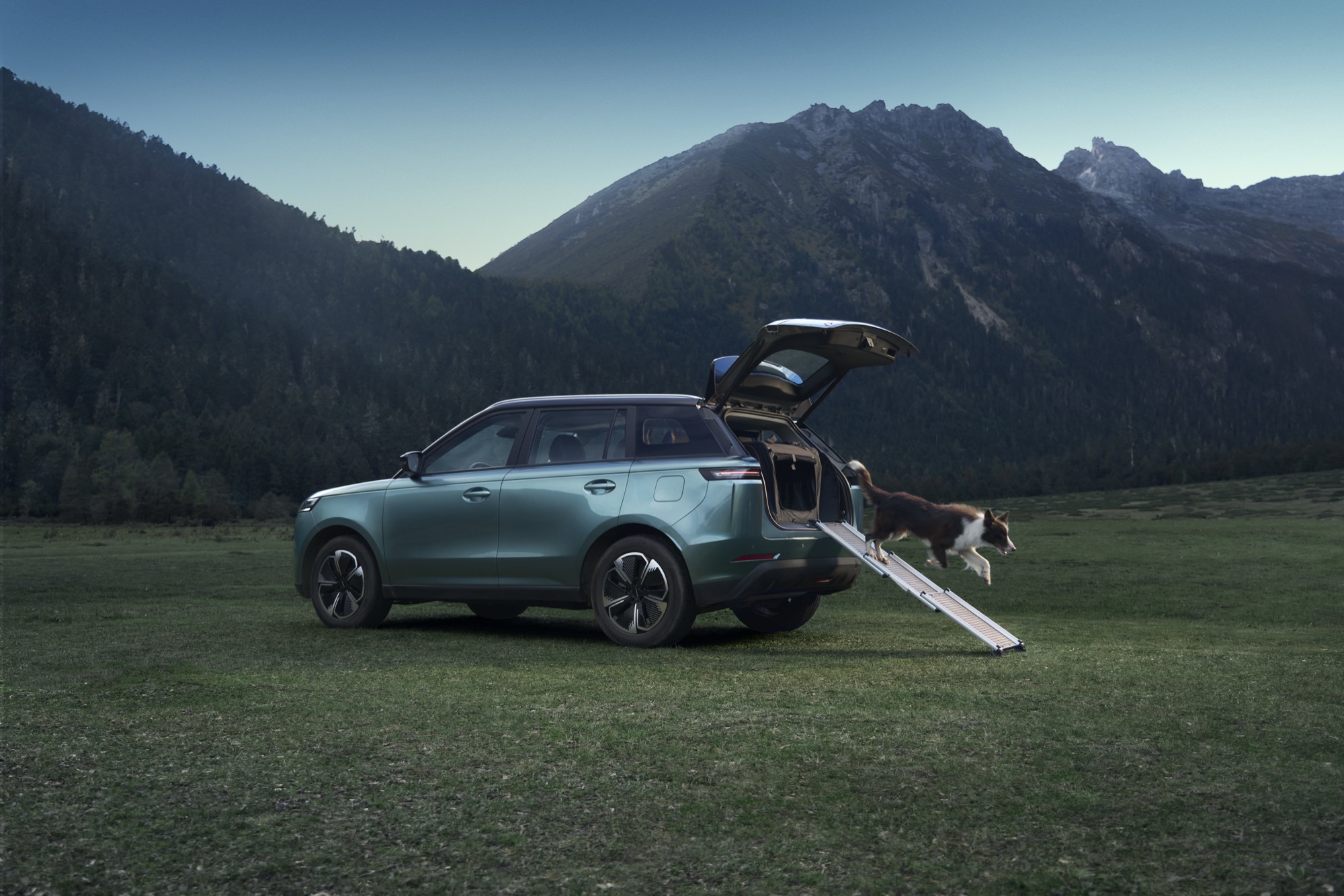 JAECOO 5 BEV: Il crossover elettrico pensato per chi ama l'avventura e la natura