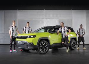 Jeep e Juventus, presentata la nuova divisa accanto alla Compass Made in Italy