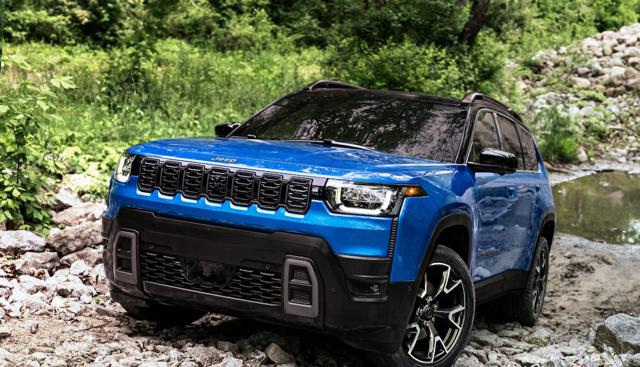 Nuova Jeep Cherokee 2025: arriva l'ibrido che rivoluziona i SUV medi