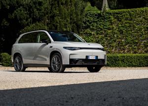 Leapmotor protagonista al Barcelona Automobile 2025 con i modelli C10 REEV e T03 elettrico