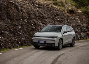 Leapmotor C10: il SUV elettrico perfetto per la famiglia moderna