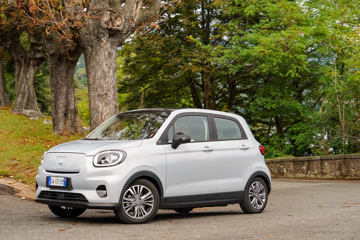 Leapmotor T03: la city car elettrica ideale per la città, con autonomia di 265 km e tecnologia smart