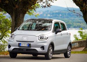 Leapmotor T03: la city car elettrica ideale per la città, con autonomia di 265 km e tecnologia smart