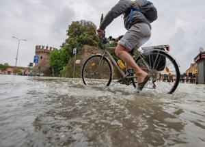 Meteo, settimana di nuovo con il maltempo. Piogge e fresco. Niente caldo almeno fino a fine maggio