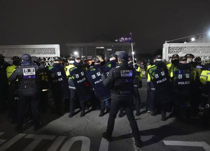 Esplode la tensione in Corea del Sud, sotto la legge marziale; nuovo attacco all'occidente pacifista