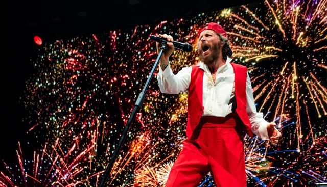 Jovanotti saluta Pesaro tra mimose e danze sfrenate. Ora direzione Milano!