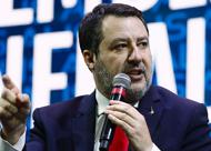 Tassa sulle banche, la Lega alza il tiro: "Banchieri irritanti, rafforzeremo il contributo" Tassa sulle banche, la Lega alza il tiro: "Banchieri irritanti, rafforzeremo il contributo"